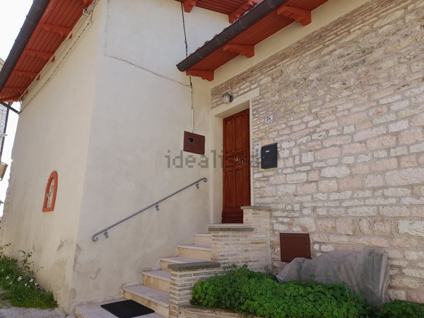 casa indipendente in vendita a Cagli