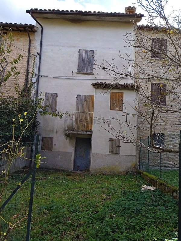 casa indipendente in vendita a Cagli