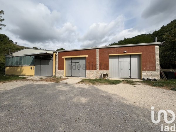 capannone in vendita a Cagli in zona Pianello