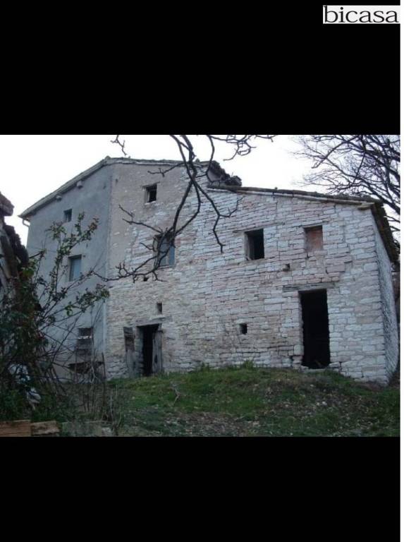casa indipendente in vendita a Cagli