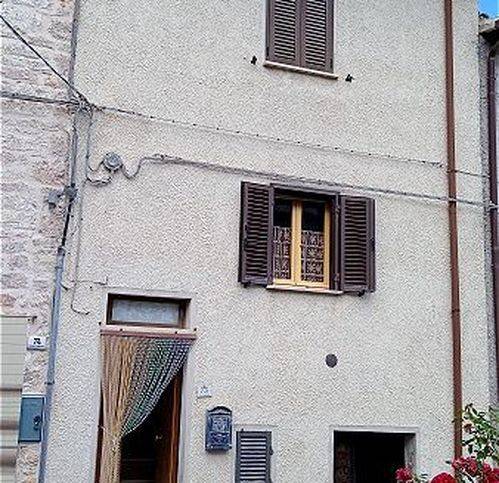 casa indipendente in vendita a Cagli in zona Paravento