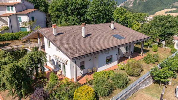 casa indipendente in vendita a Cagli