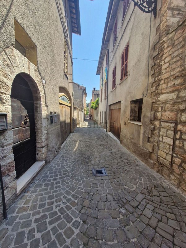 casa indipendente in vendita a Cagli