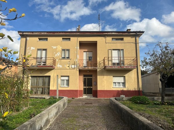 casa indipendente in vendita a Cagli