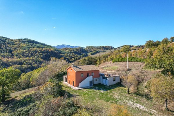 casa indipendente in vendita a Cagli