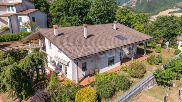 casa indipendente in vendita a Cagli