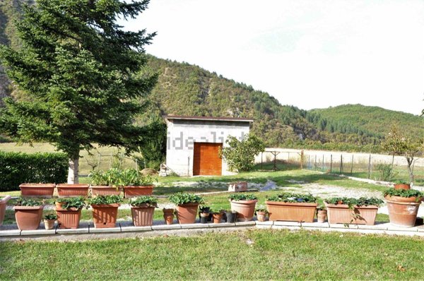 casa indipendente in vendita a Cagli