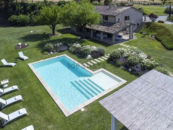 casa indipendente in vendita a Cagli