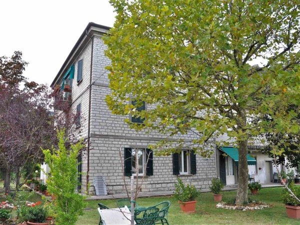 intera palazzina in vendita a Cagli