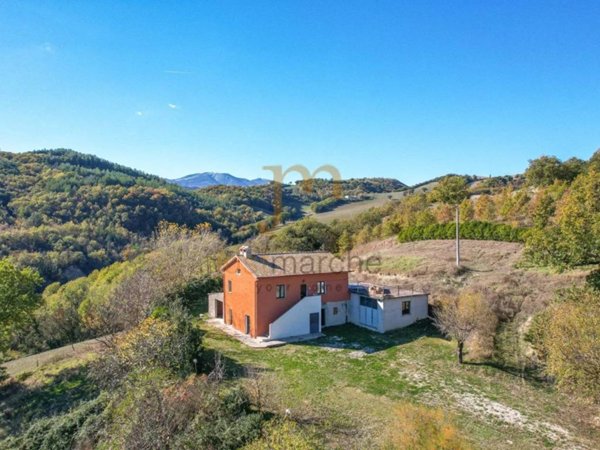 casa indipendente in vendita a Cagli