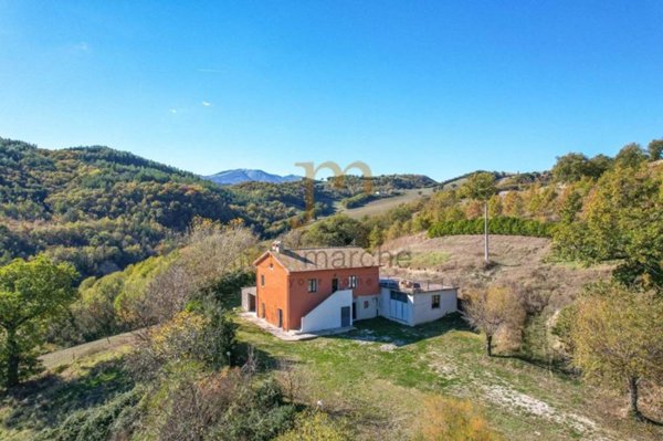 casa indipendente in vendita a Cagli