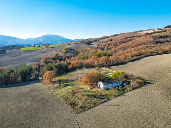 casa indipendente in vendita a Cagli