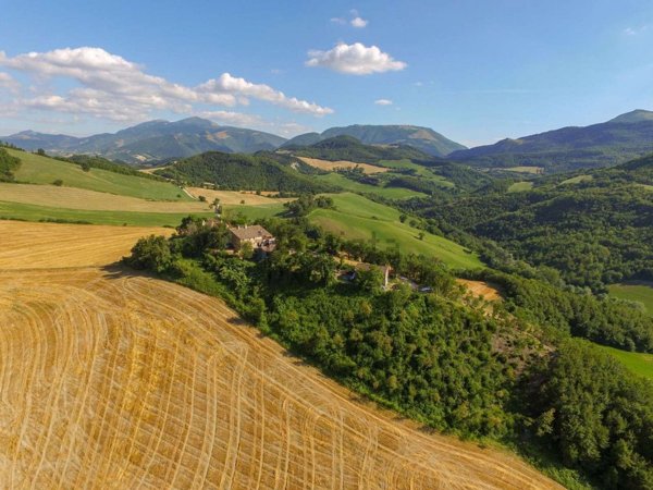 casa indipendente in vendita a Cagli