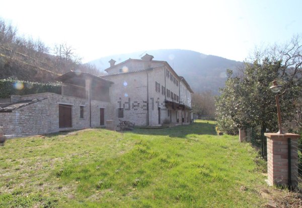 casa indipendente in vendita a Cagli