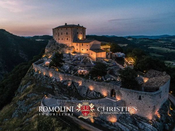 intera palazzina in vendita a Cagli