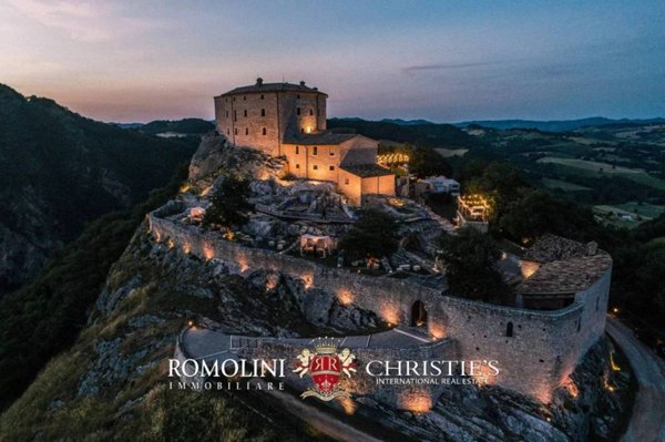 villa in vendita a Cagli in zona Massa