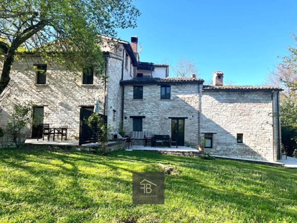 casa indipendente in vendita a Cagli