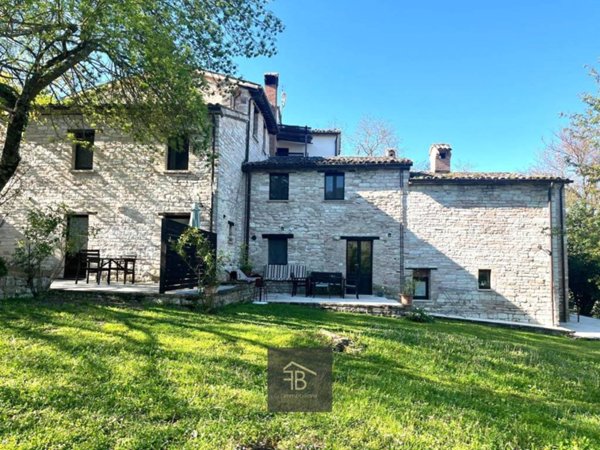 casa indipendente in vendita a Cagli