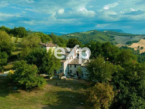 casa indipendente in vendita a Cagli