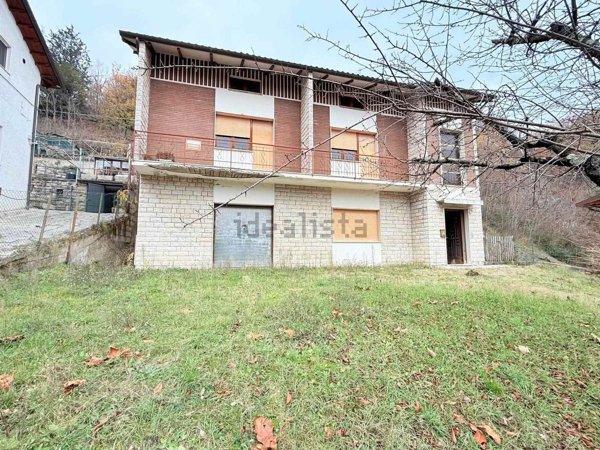 casa indipendente in vendita a Cagli in zona Pianello
