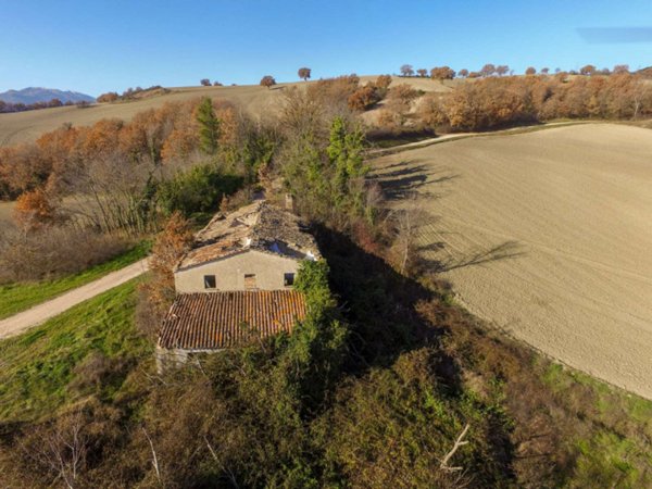 casa indipendente in vendita a Cagli