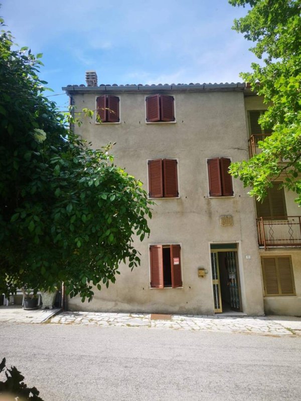appartamento in vendita a Cagli in zona Paravento