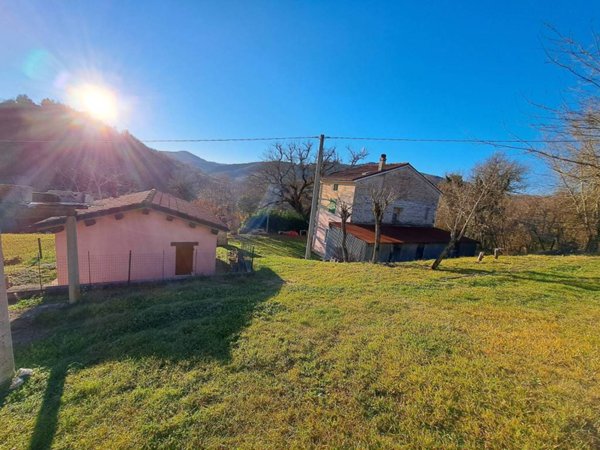 casa indipendente in vendita a Cagli in zona Acquaviva