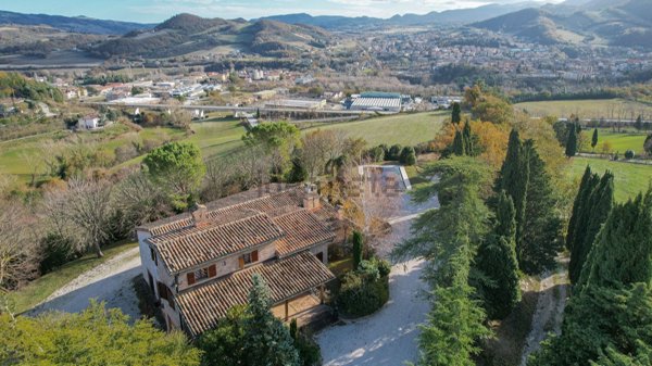 casa indipendente in vendita a Cagli in zona Foci