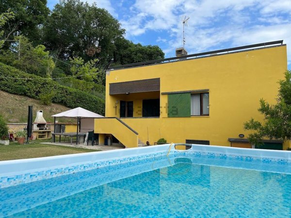 casa indipendente in vendita a Cagli in zona Cerreto