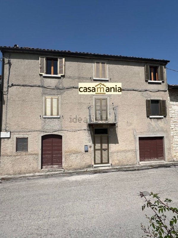 casa indipendente in vendita a Cagli in zona Paravento