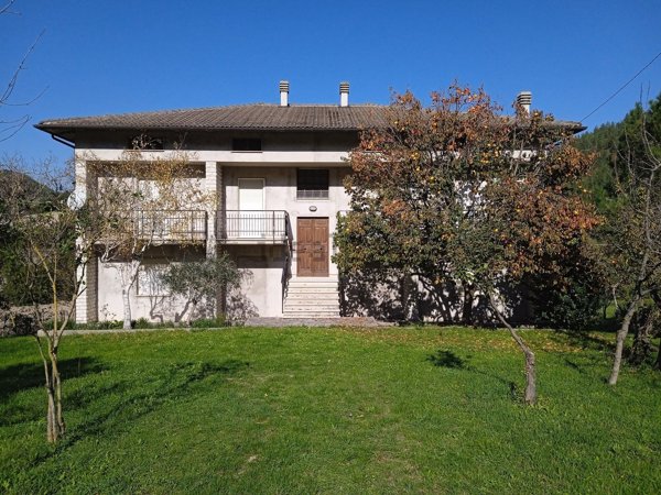 casa indipendente in vendita a Cagli in zona Pieia
