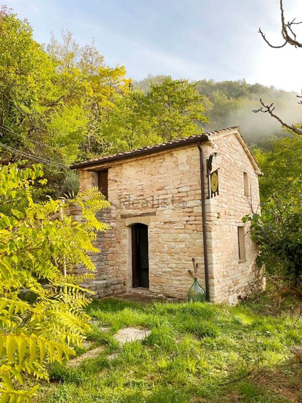casa indipendente in vendita a Cagli in zona Acquaviva