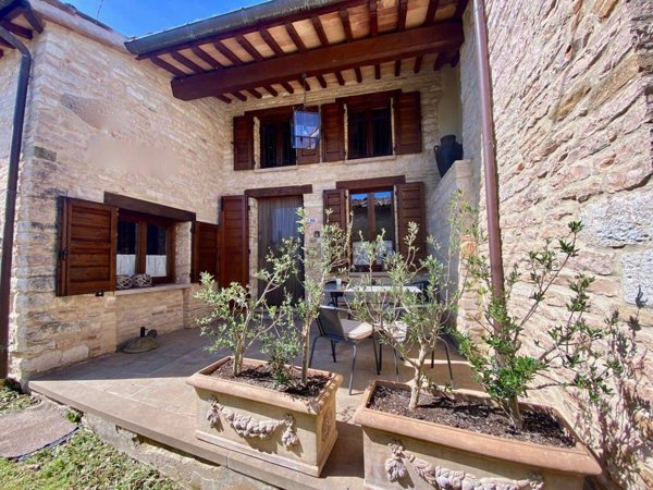 casa indipendente in vendita a Cagli