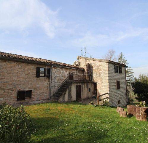 casa indipendente in vendita a Cagli