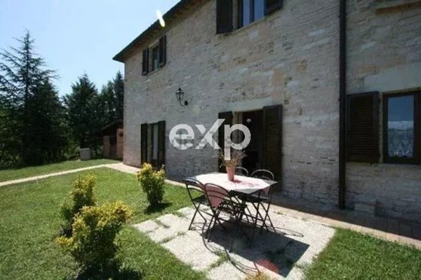 casa indipendente in vendita a Cagli