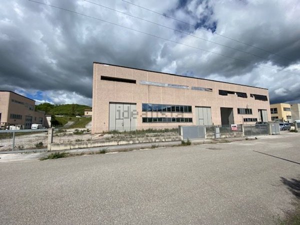 locale commerciale in vendita a Cagli in zona Smirra