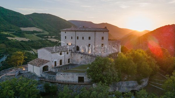 casa indipendente in vendita a Cagli