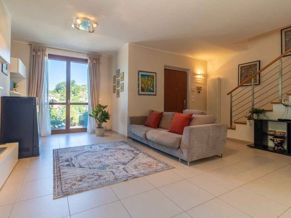 casa indipendente in vendita a Cagli