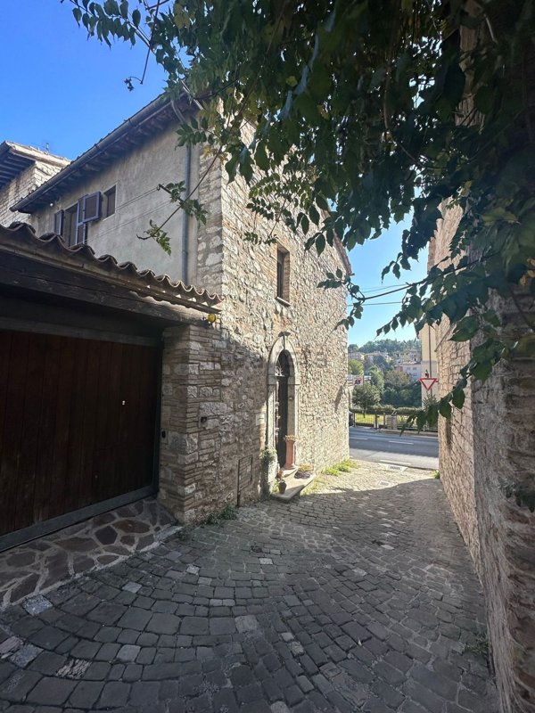 casa indipendente in vendita a Cagli