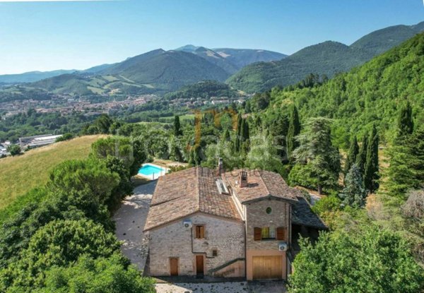 casa indipendente in vendita a Cagli in zona Paravento