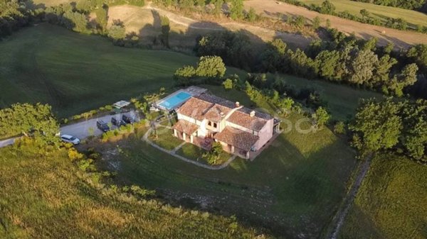 casa indipendente in vendita a Cagli