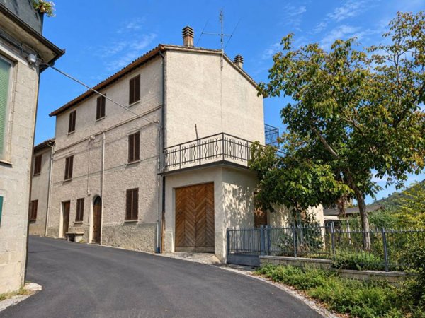 casa indipendente in vendita a Cagli in zona Smirra