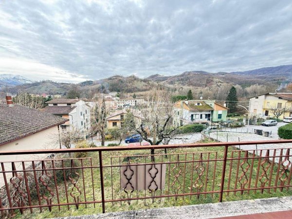 casa indipendente in vendita a Cagli in zona Pianello