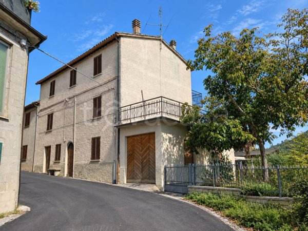 casa indipendente in vendita a Cagli in zona Smirra