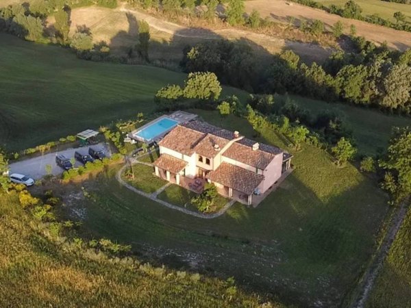 casa indipendente in vendita a Cagli in zona Paravento