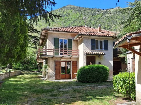 casa indipendente in vendita a Cagli in zona Pianello
