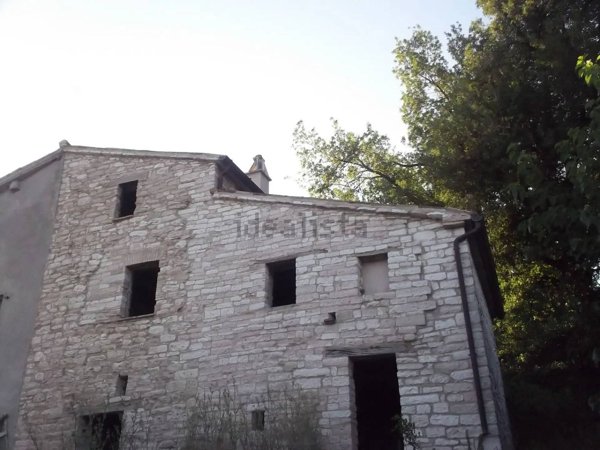 casa indipendente in vendita a Cagli in zona Pianello