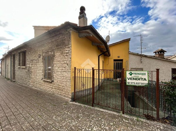 casa indipendente in vendita a Cantiano in zona Pontedazzo