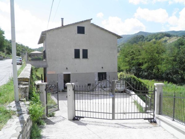 casa indipendente in vendita a Cantiano in zona Pontericciòli