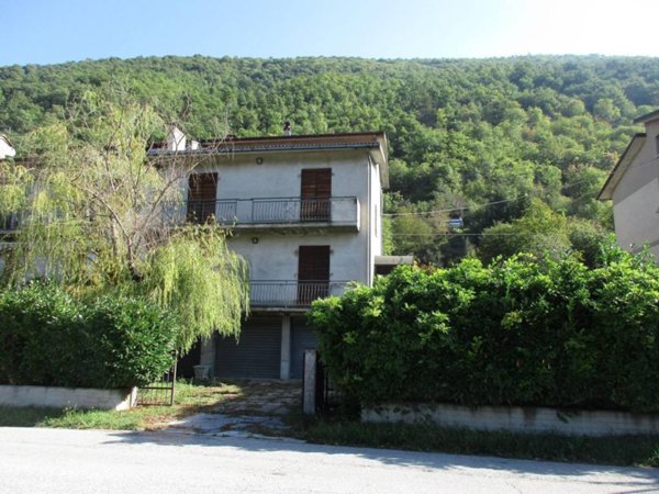 casa indipendente in vendita a Cantiano in zona Pontedazzo